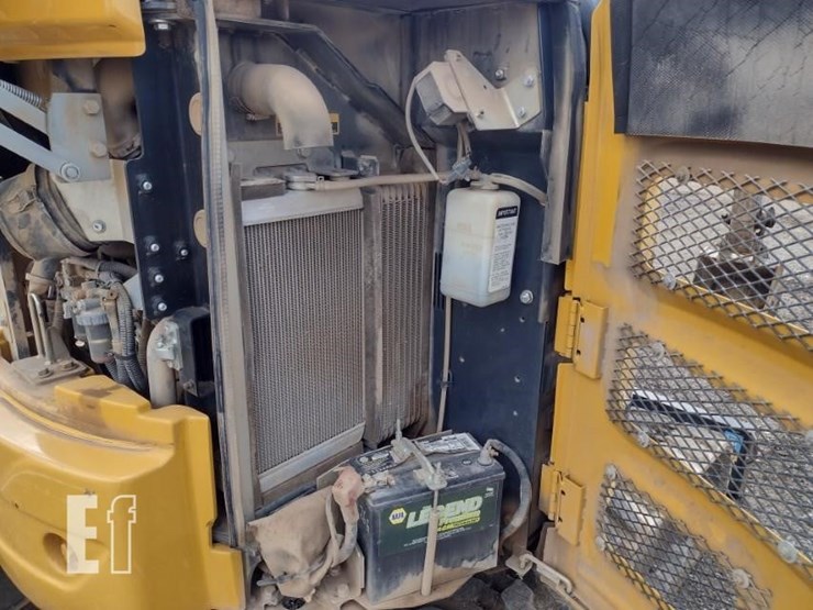 2022-deere-26g-image-43