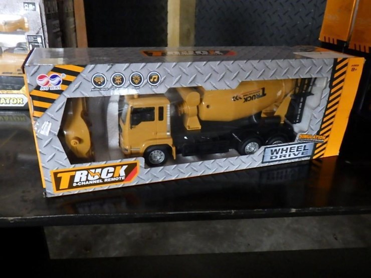 sklp-mixer-truck-toy-image-1