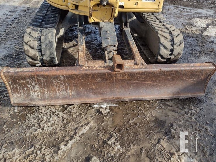 2013-deere-35d-image-19