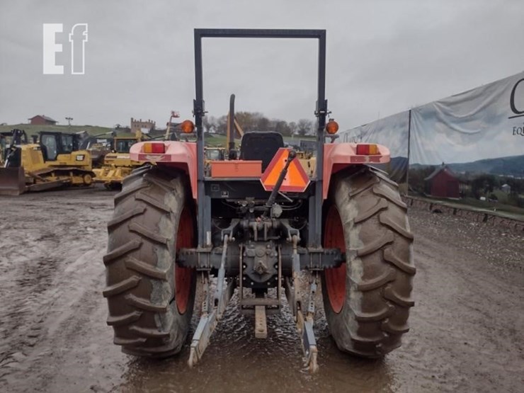 10-kubota-m108-tractor-image-4