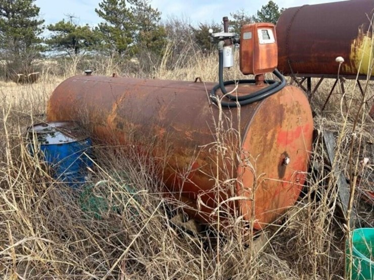 2-fuel-tanks-&-scrap-iron-image-2