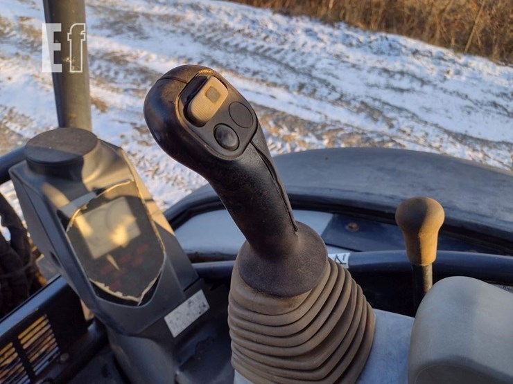 2013-deere-35d-image-8