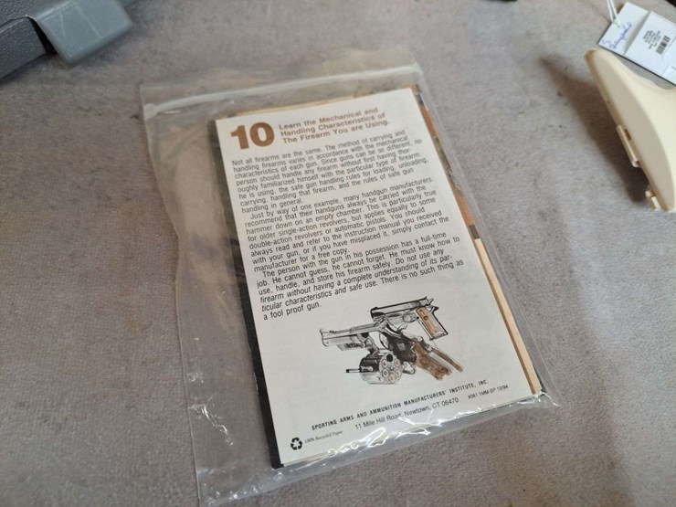 browning-buck-mark-.22-lr-semiauto-pistol-image-13