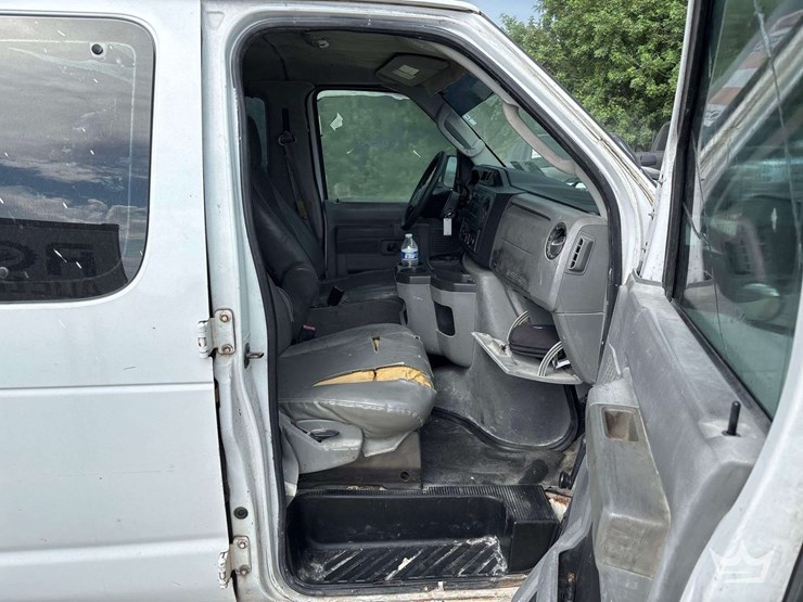 2009-ford-cargo-image-20