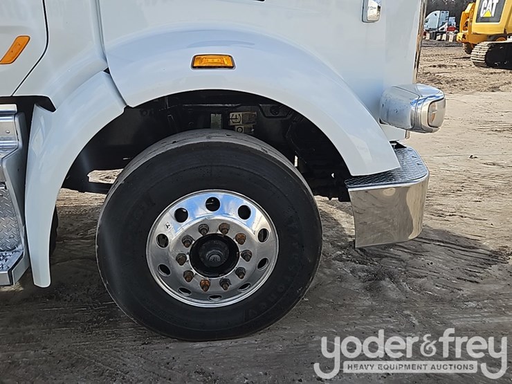 2020-peterbilt-567-image-11