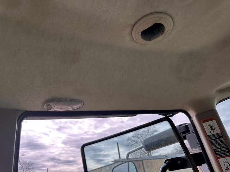 2013-john-deere-9560r-image-78