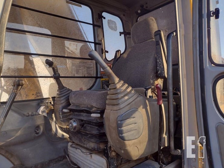 2000-deere-270c-lc-image-13