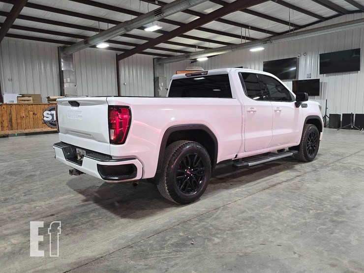 2021-gmc-sierra-1500-image-3