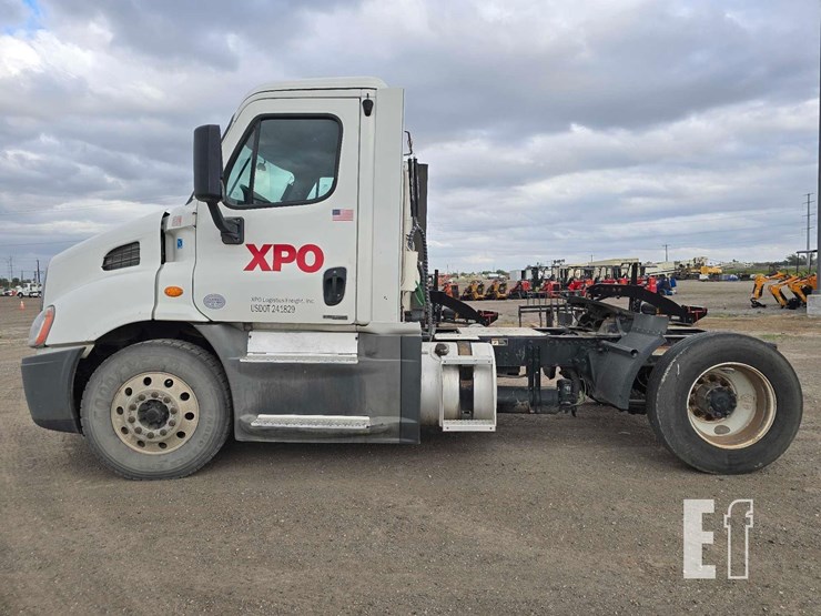 2018-freightliner-cascadia-113-image-5