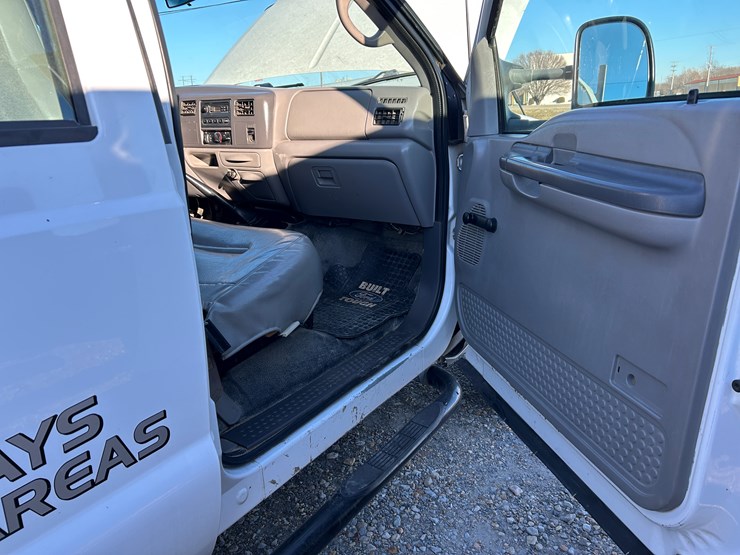 1998-ford-f550-image-17