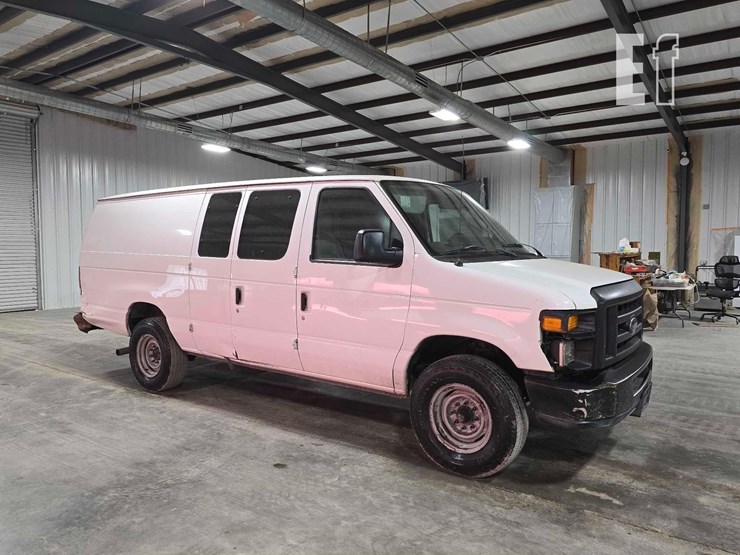 2012-ford-e250-image-2