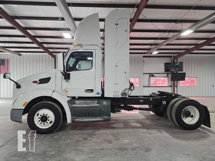 2017-peterbilt-579-image-5