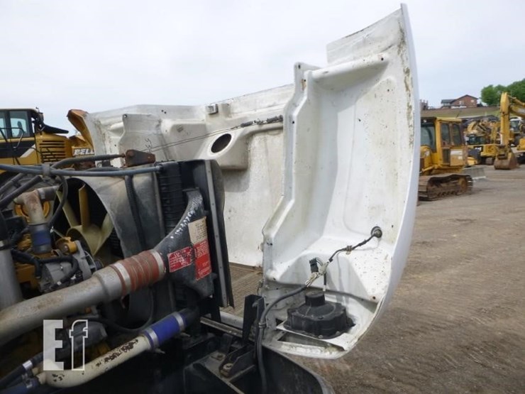 2000-peterbilt-330-image-24