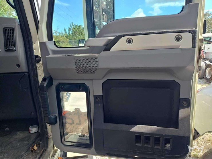 2020-mack-anthem-t/a-wet-kit-day-cab-truck-tractor-image-12