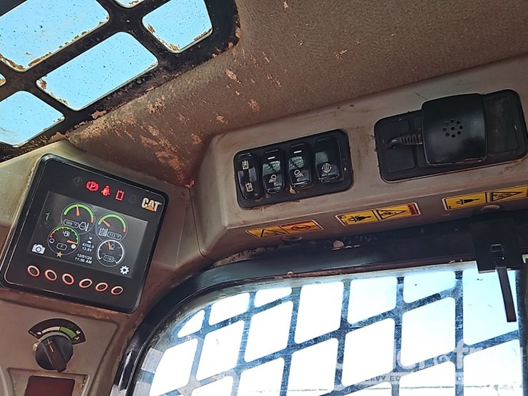 2020-caterpillar-259d3-image-29