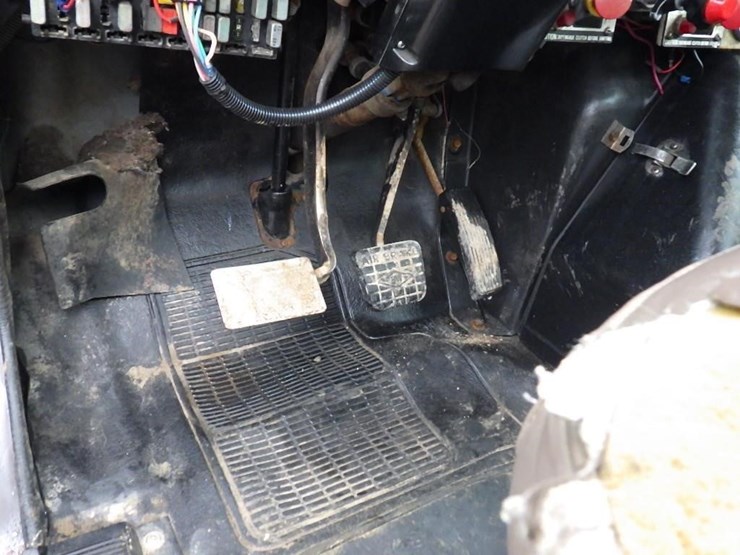 1990-international-4900-image-40