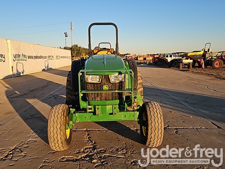 2024-john-deere-5075e-image-10