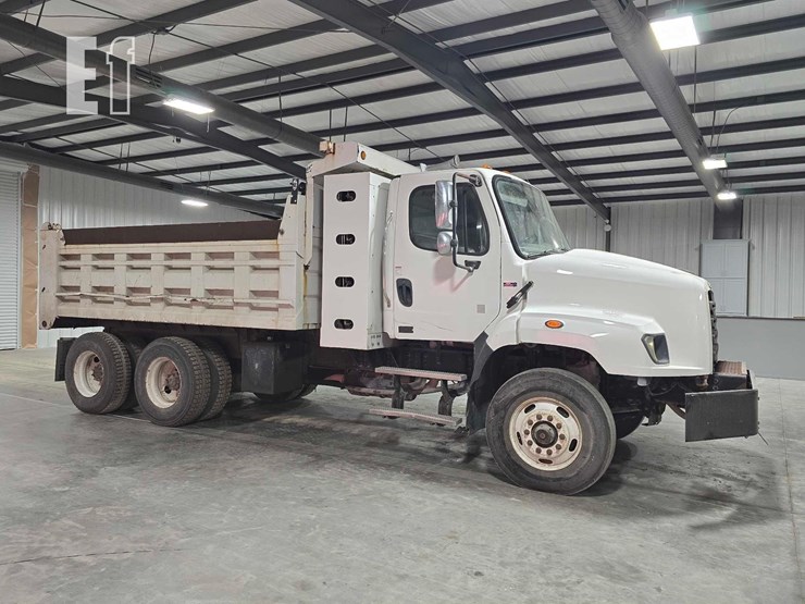 2016-freightliner-114sd-image-2