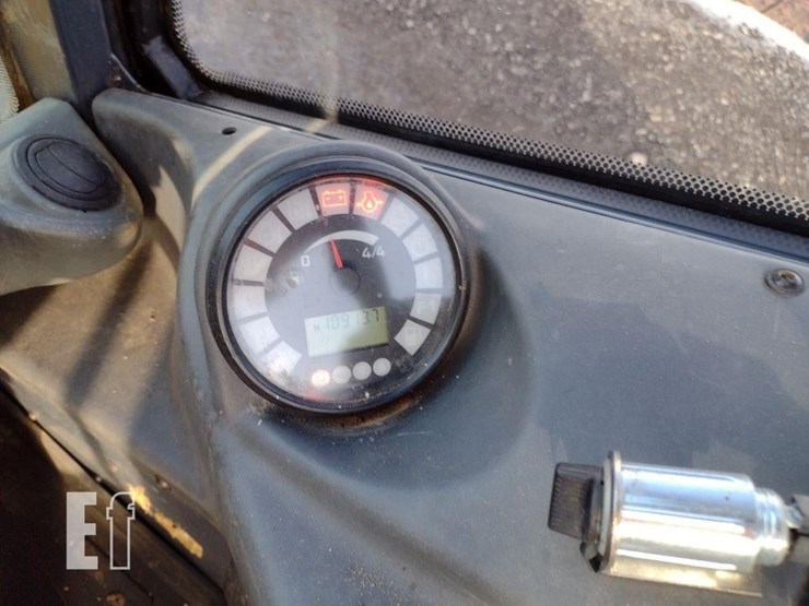 2021-deere-304l-image-7