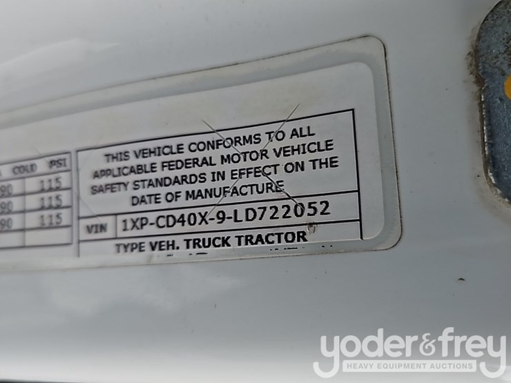 2020-peterbilt-567-image-43