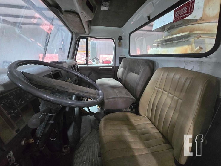 1998-international-4700-image-9