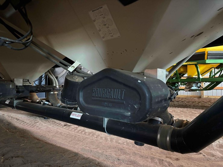 2014-bourgault-7700-image-22