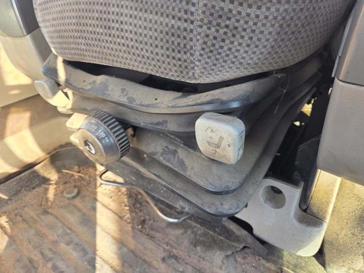 2012-deere-160d-lc-image-55