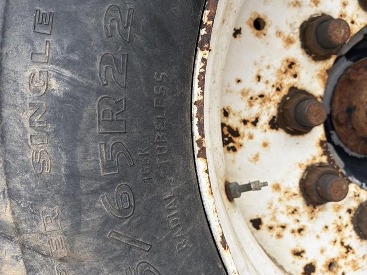 1992-freightliner-fld120-image-15