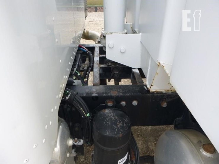 2000-peterbilt-330-image-30