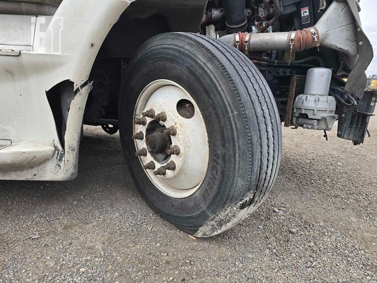 2016-freightliner-cascadia-125-image-22