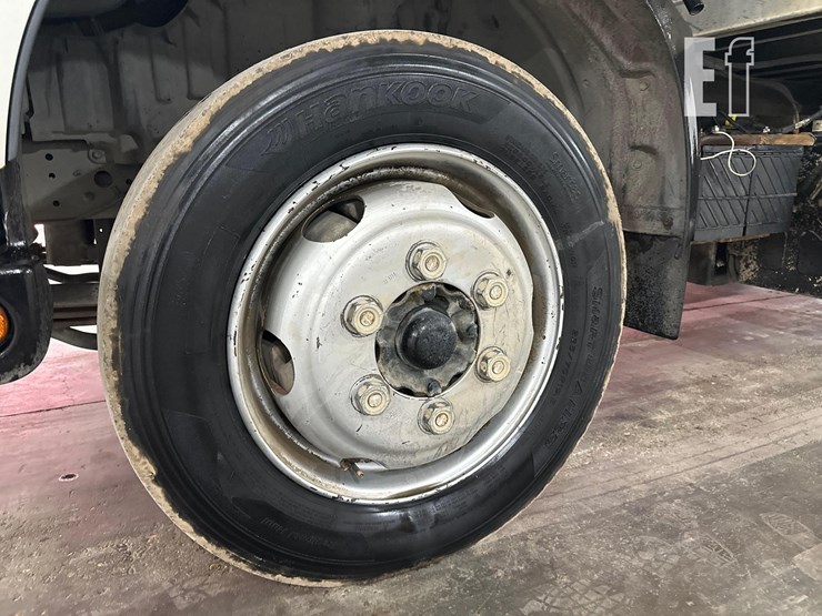 2015-hino-195-image-16