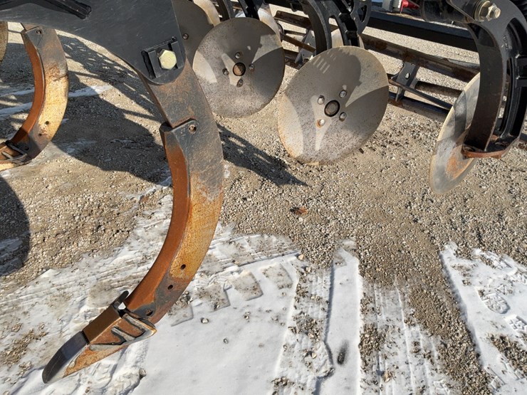 case-ih-870-ecolo-tiger-disc-ripper-image-26