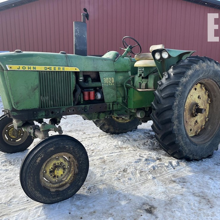 JOHN DEERE 3020