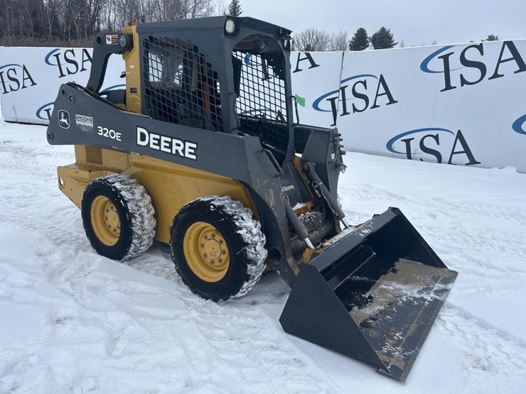 2017-deere-320e-image-7