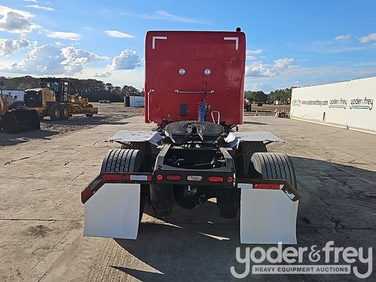 2018-peterbilt-579-image-15