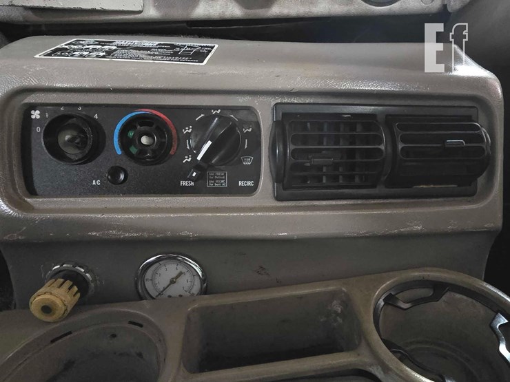 2005-mack-vision-cxn613-image-14