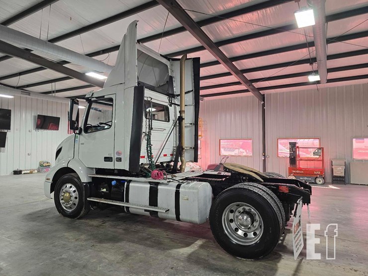 2019-volvo-vnr42t300-image-4