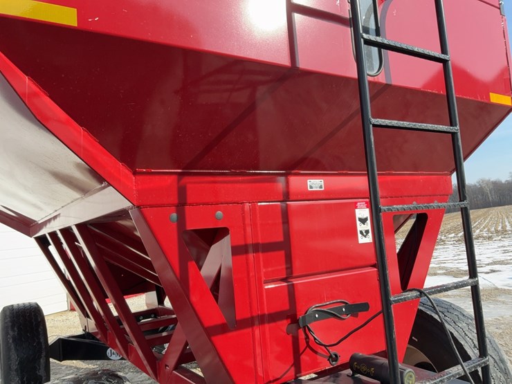 j&m-555-gravity-wagon-image-43