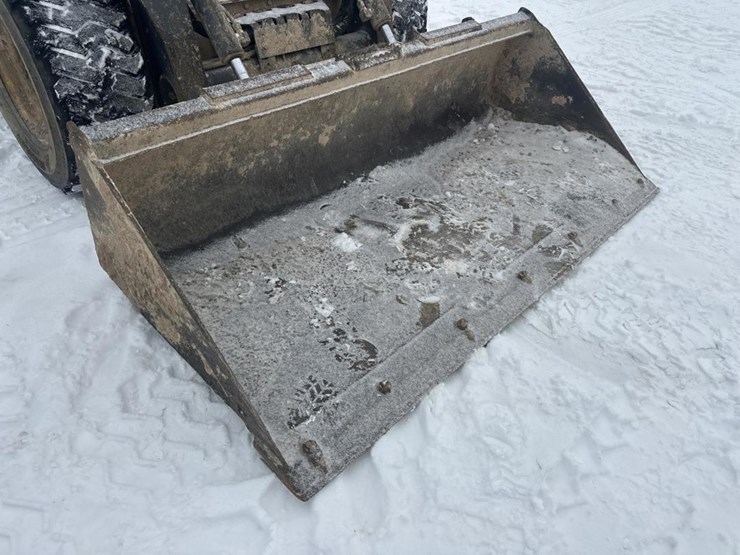 2017-deere-320e-image-31