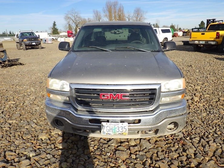 2003-gmc-1500-image-2