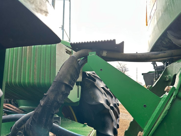 2013-john-deere-9560r-image-52