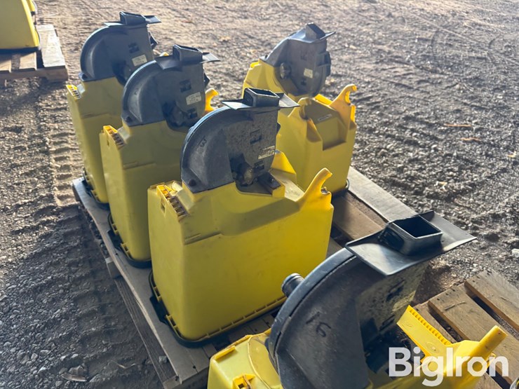 john-deere-max-emerge-planter-boxes-w/precision-planting-seed-units-image-15