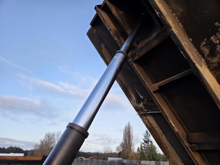 1990-peterbilt-379-image-37