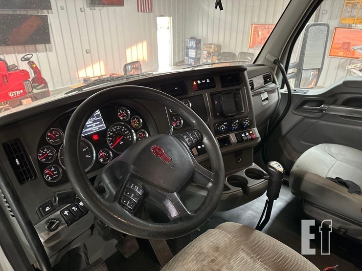 2018-kenworth-t680-image-13