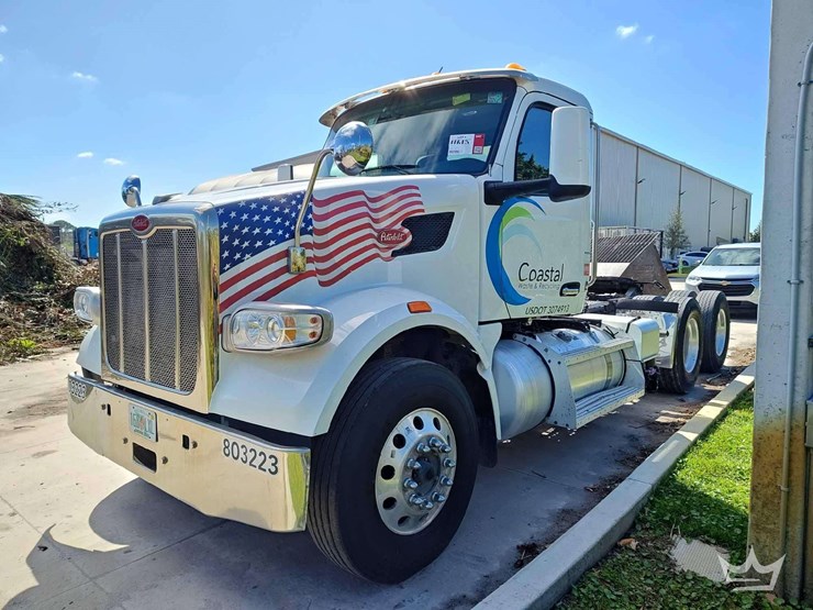 2023-peterbilt-567-image-1