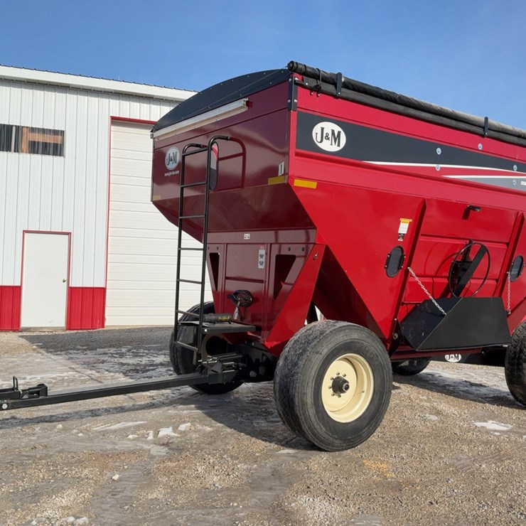 J&M 555 gravity wagon