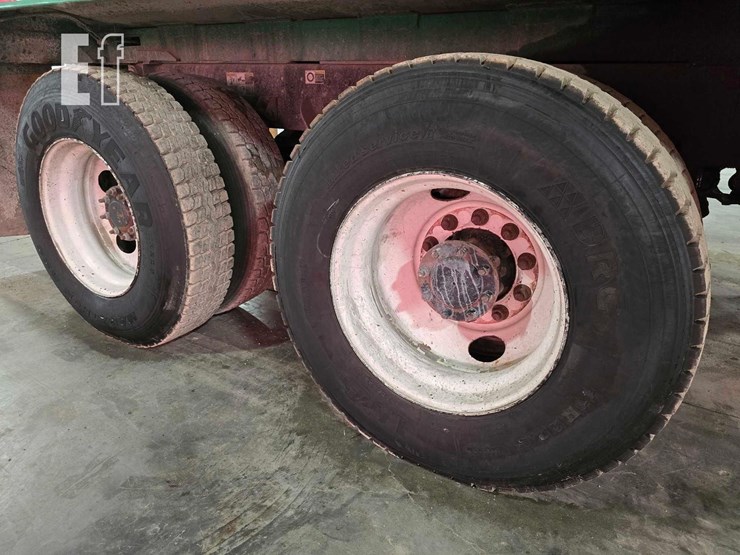 2020-peterbilt-520-image-21