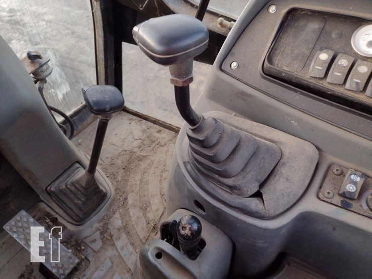 2005-caterpillar-420d-image-7