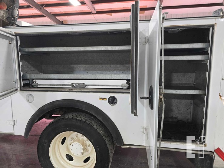 2015-ford-f550-image-17