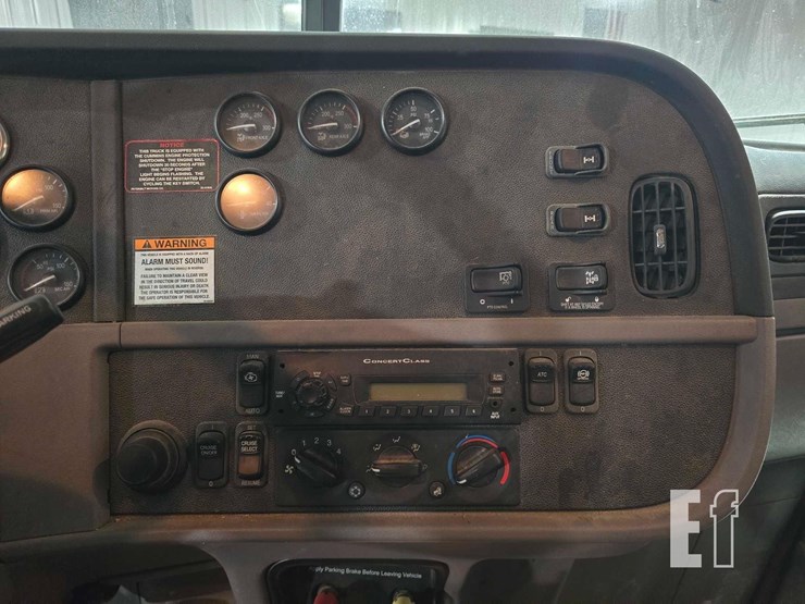 2012-peterbilt-365-image-14